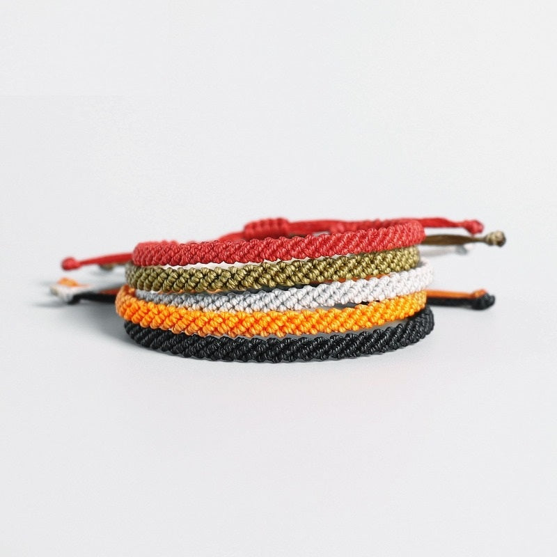 Adoptez le bracelet style macramé à nœud coulissant tissé en fil de cire étanche