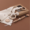Optez pour le kit attache tétine, serviette et anneau de dentition tissé dans un coton naturel robuste