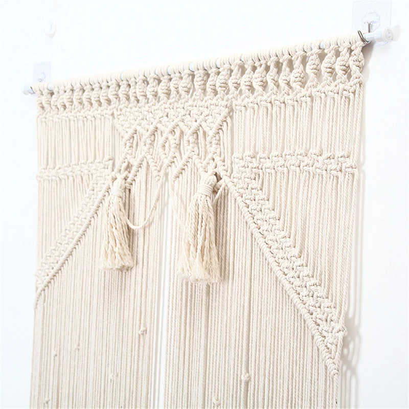 Un des rideaux fil macramé de notre maison, en coton fait main