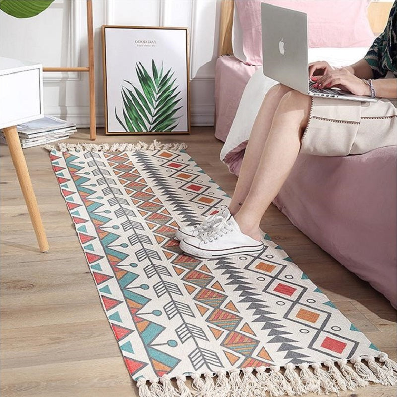 Un tapis rectangulaire en macramé fait en coton